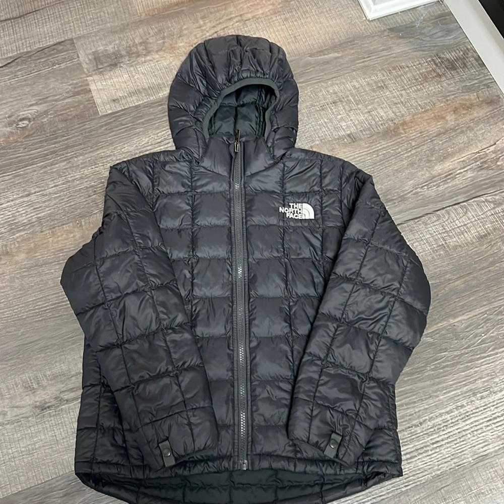 Boys’ ThermoBall North Face Jacket size medium (10)